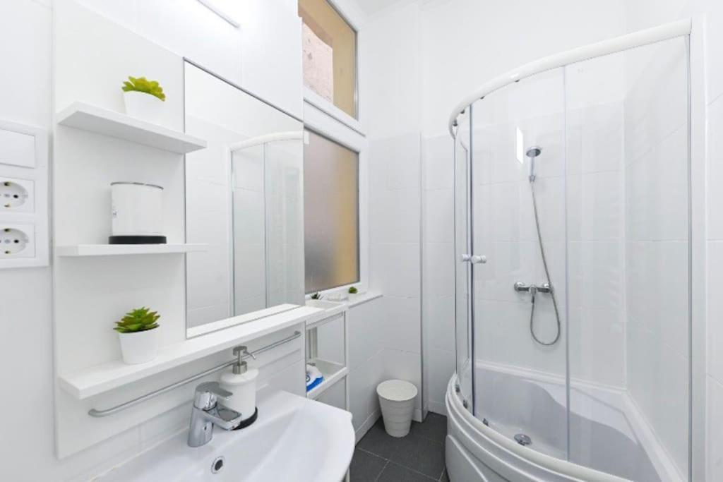 Apartman Lovely Flat In Damjanich Street - Leonard *