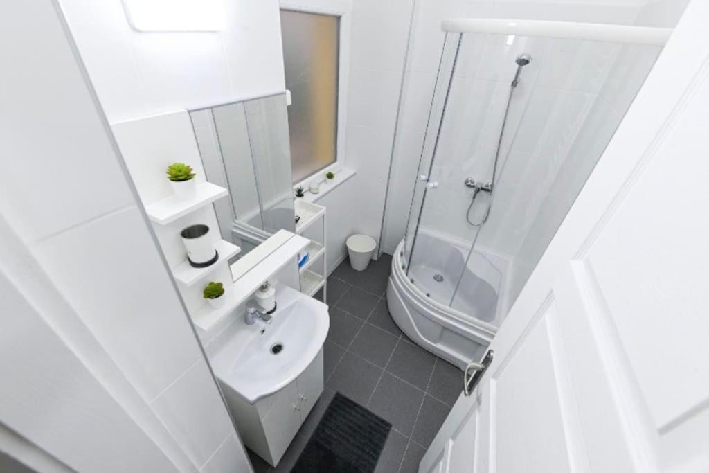 Lovely Flat In Damjanich Street - Leonard Apartman *